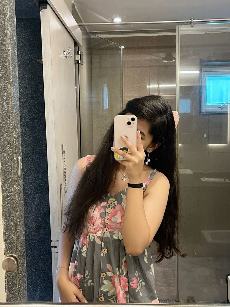 mirror selfie girl dp high quality