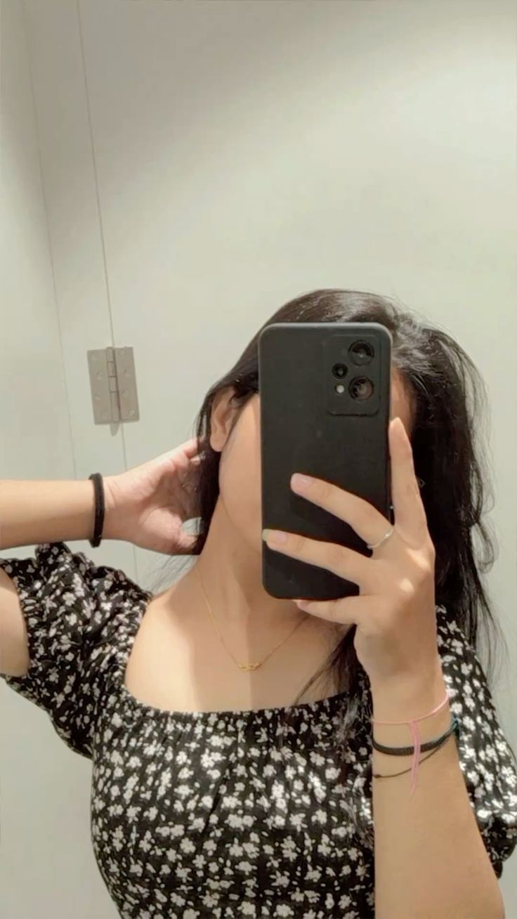 mirror selfie girl dp modern fashion
