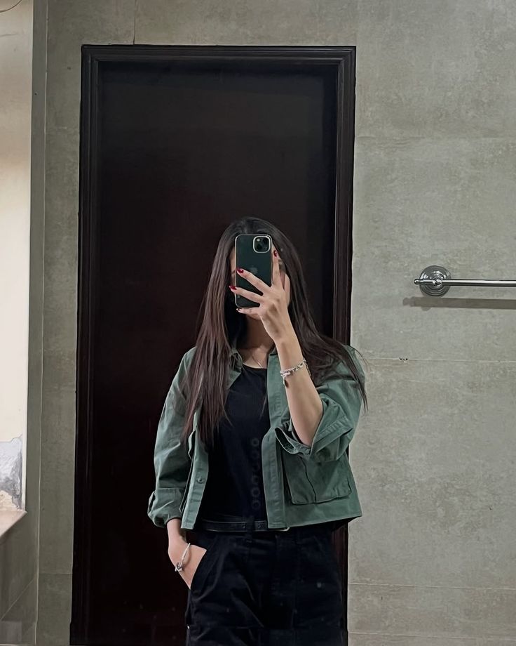 mirror selfie girl dp modern