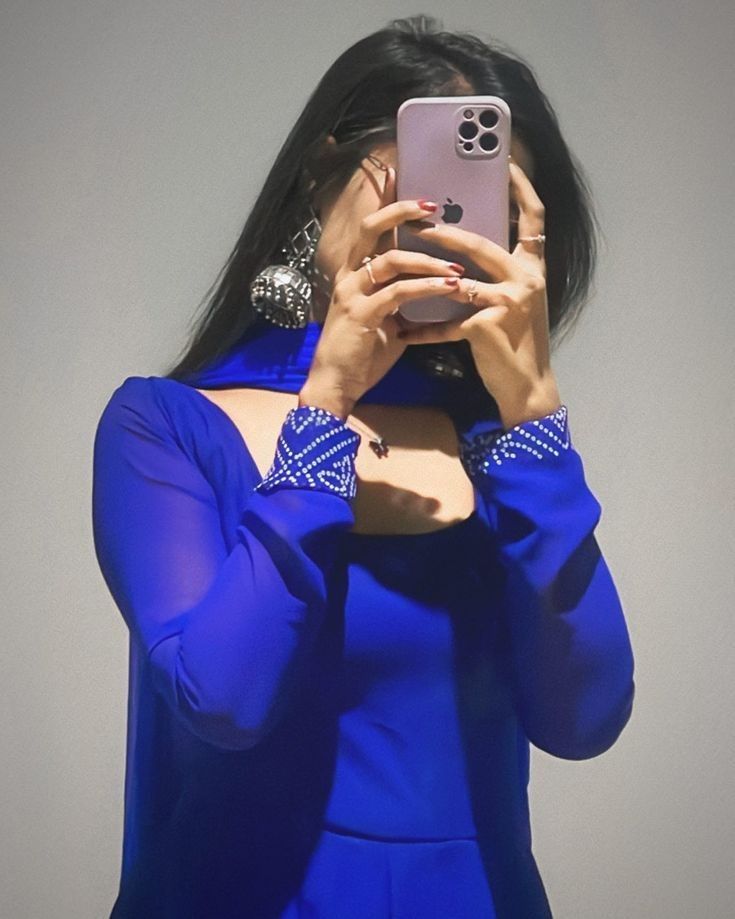 mirror selfie girl dp pose ideas