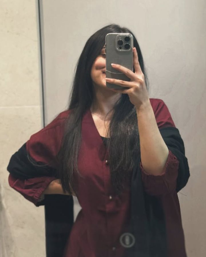 mirror selfie girl dp stylish pose