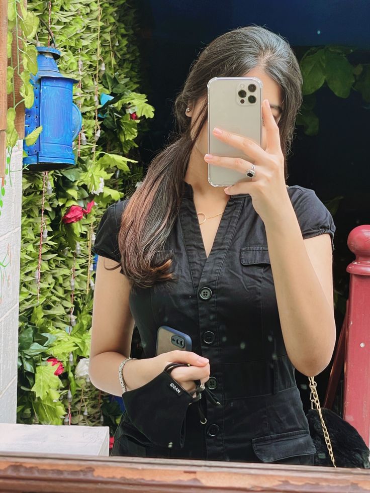 mirror selfie girl dp without showing face