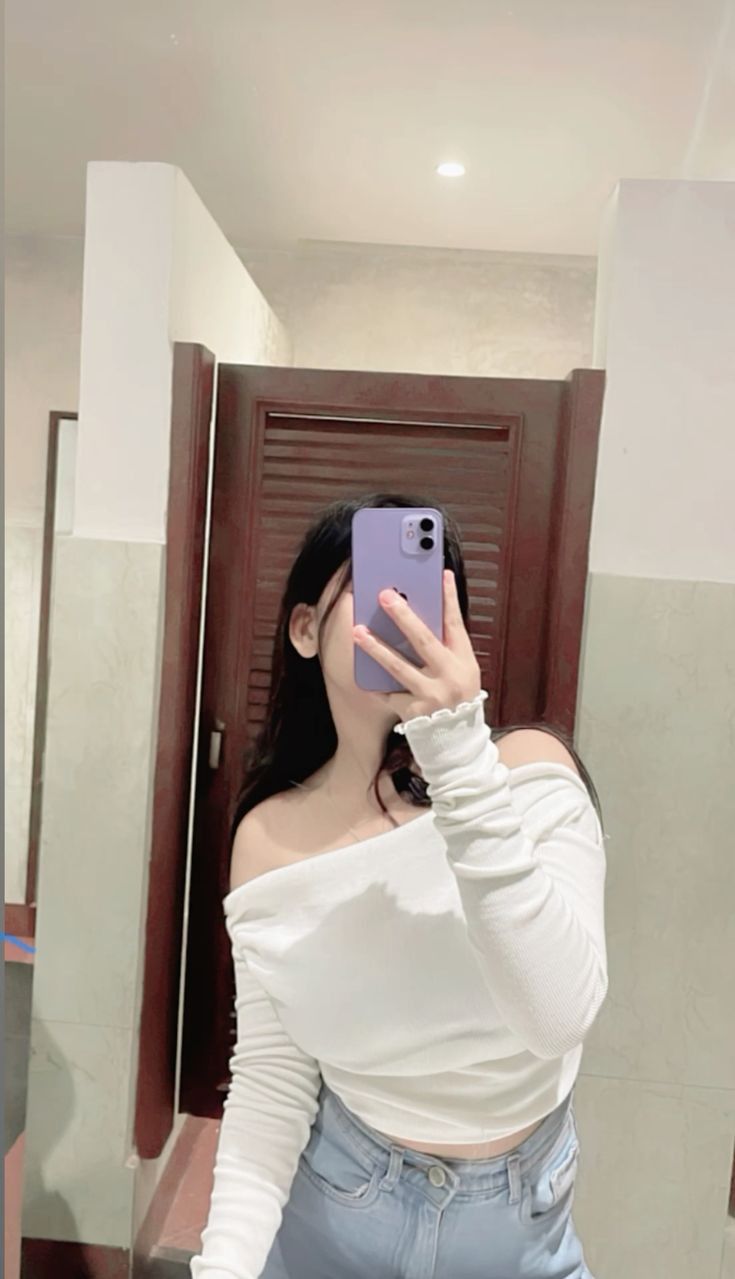 mirror selfie girl instagram