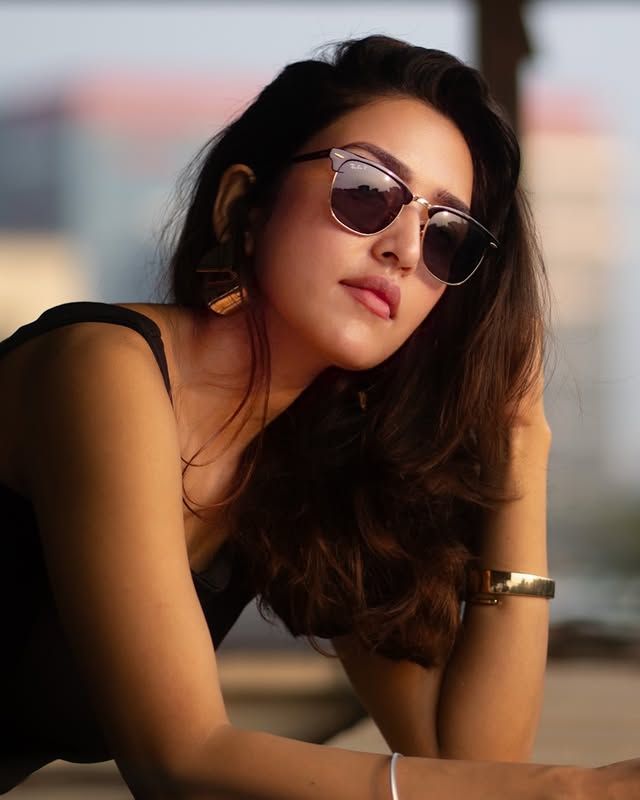 modern attitude girl dp