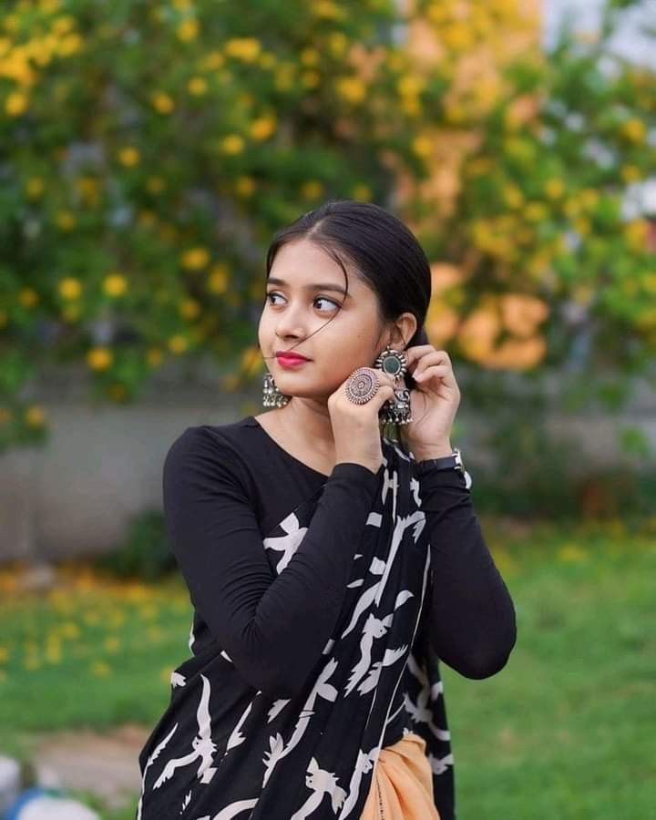 real girl pic in traditional look