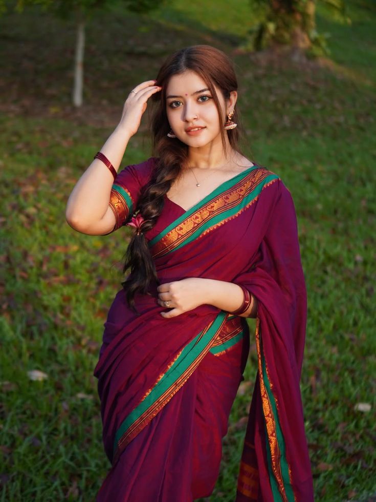 saree girl dp beautiful smile