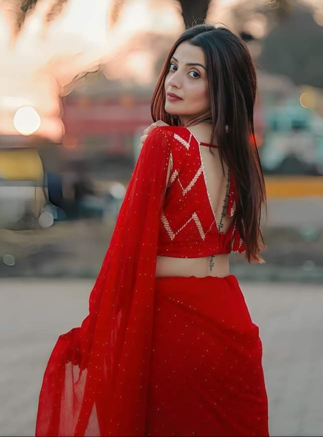 saree girl dp classy indian look