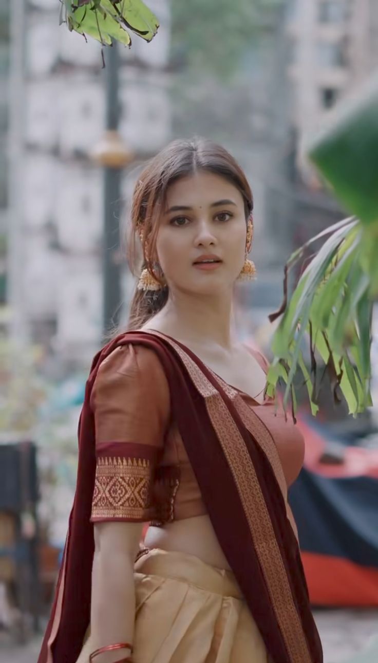 saree girl dp indian beauty