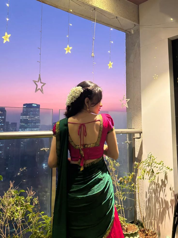 saree girl dp mirror selfie