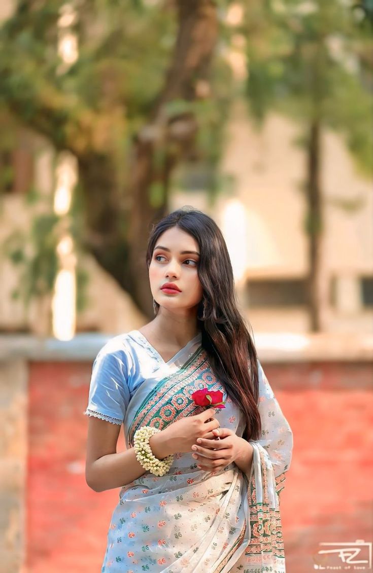 saree girl dp side pose