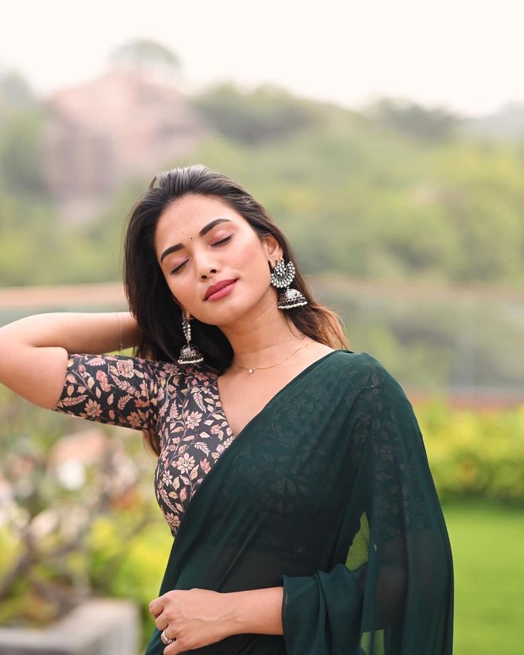 saree girl dp traditional attire