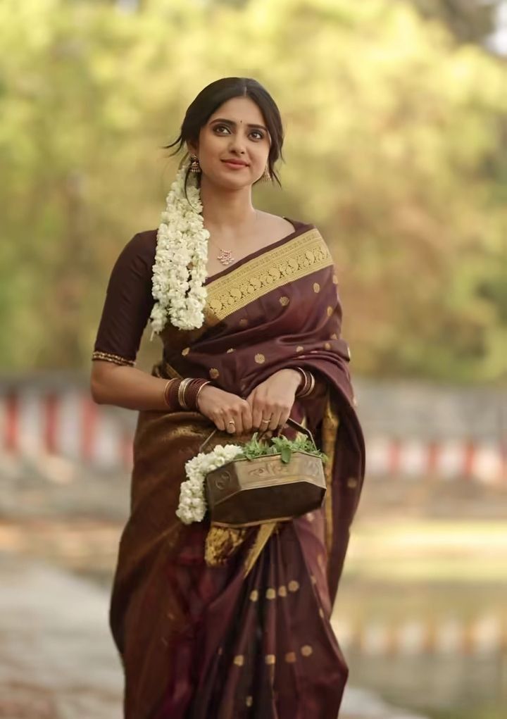 saree girl dp with long hair