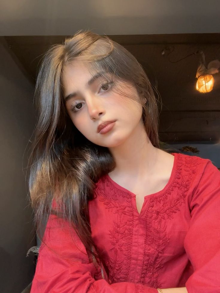 simple real girl pic hd